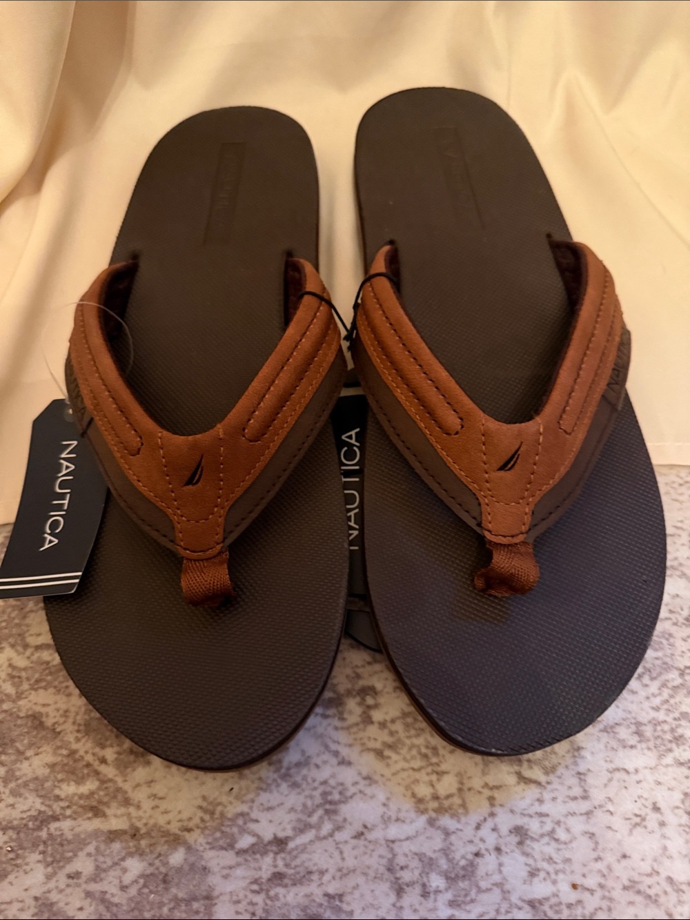 Nautica Brown Leather-Trim Men’s Flip Flops with Dark Footbed - Picture 2 of 5